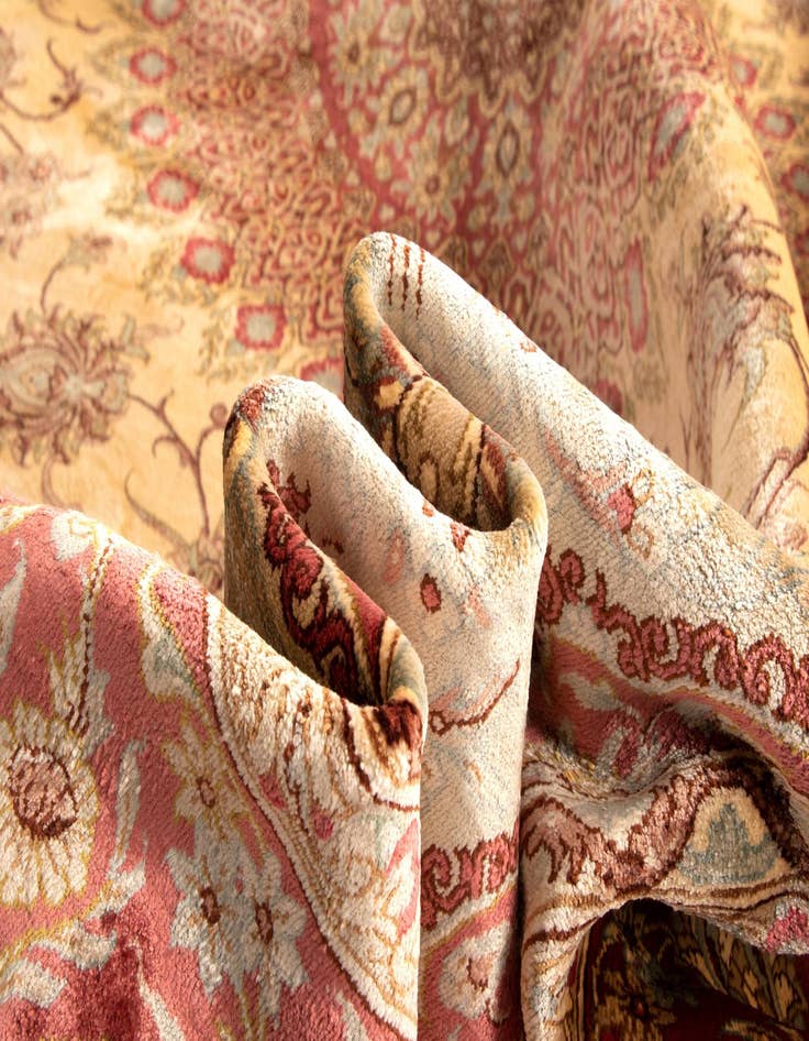 Detail image of 5' 3 x 8' Ghom Silk Rug