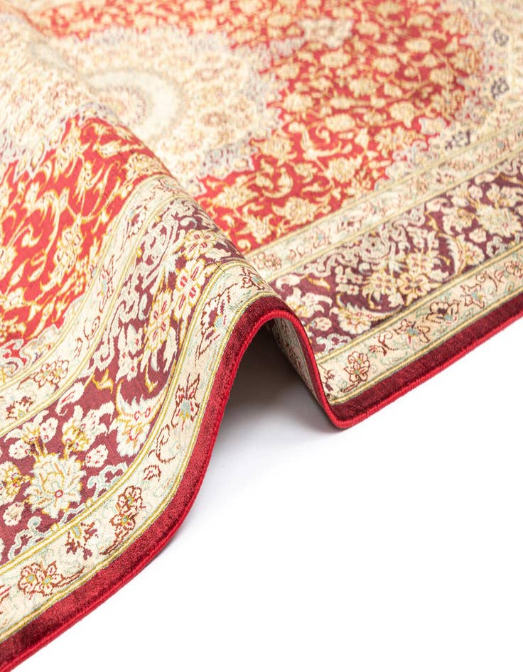 Detail image of 3' 3 x 4' 10 Ghom Silk Rug