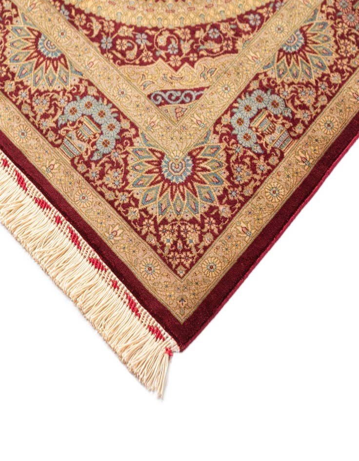 Detail image of 3' 3 x 4' 10 Ghom Silk Rug