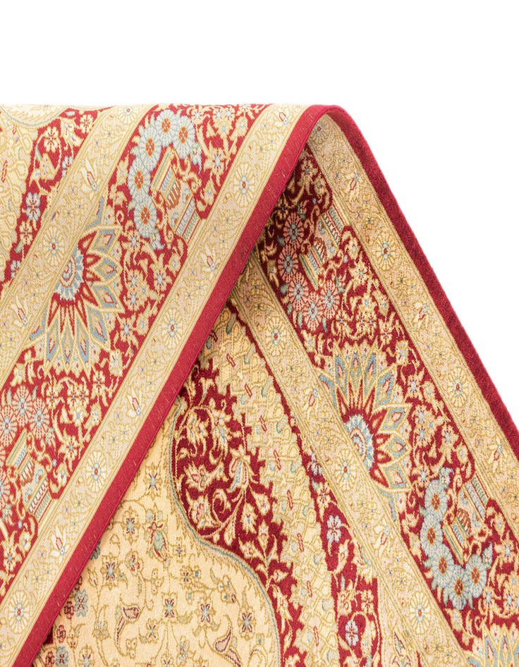 Detail image of 3' 3 x 4' 10 Ghom Silk Rug