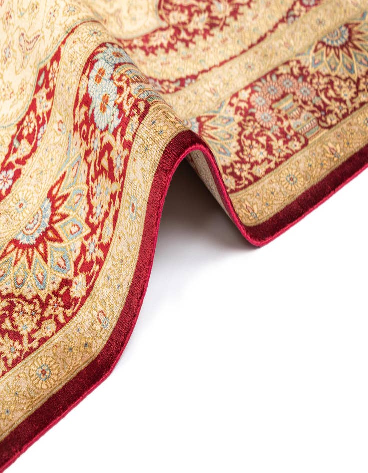 Detail image of 3' 3 x 4' 10 Ghom Silk Rug