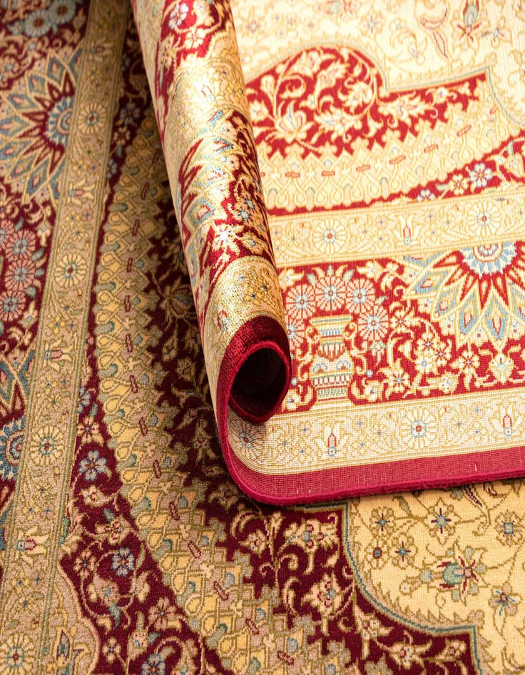 Detail image of 3' 3 x 4' 10 Ghom Silk Rug