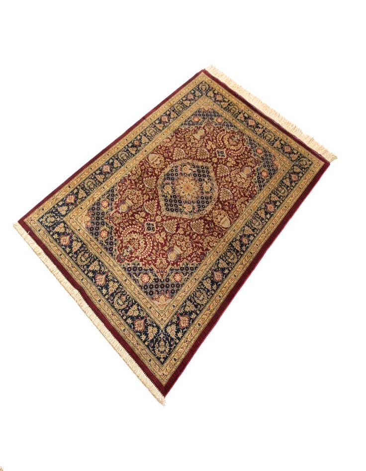 Detail image of 3' 2 x 4' 10 Ghom Silk Rug