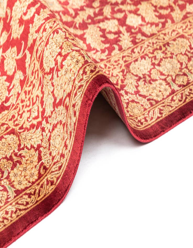 Detail image of 3' 3 x 4' 10 Ghom Silk Rug