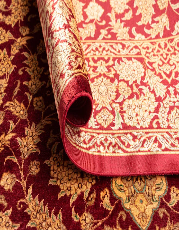 Detail image of 3' 3 x 4' 10 Ghom Silk Rug