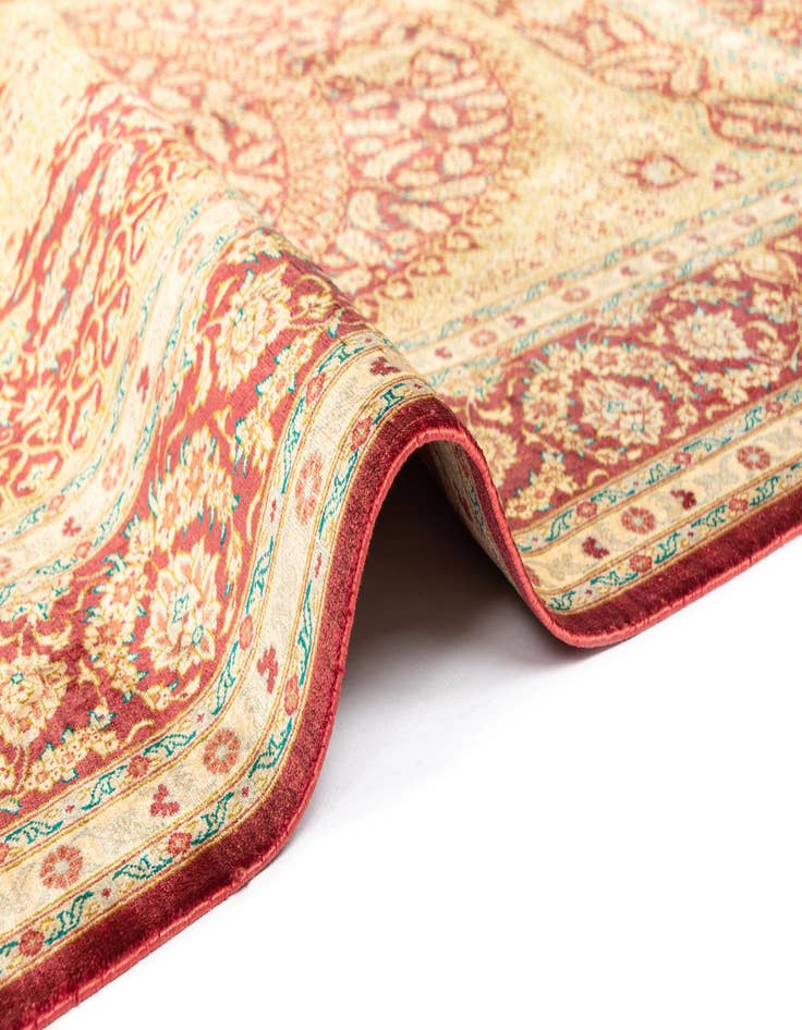 Detail image of 4' 4 x 6' 7 Ghom Silk Rug