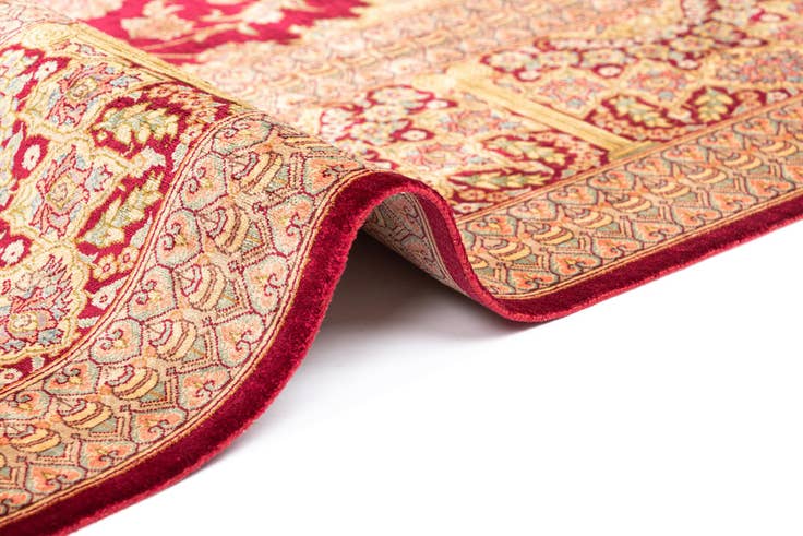 Detail image of 6' 5 x 9' 8 Ghom Silk Rug