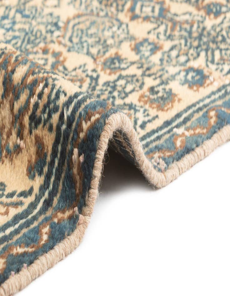 Detail image of 4' 2 x 7' 4 Hamedan Rug