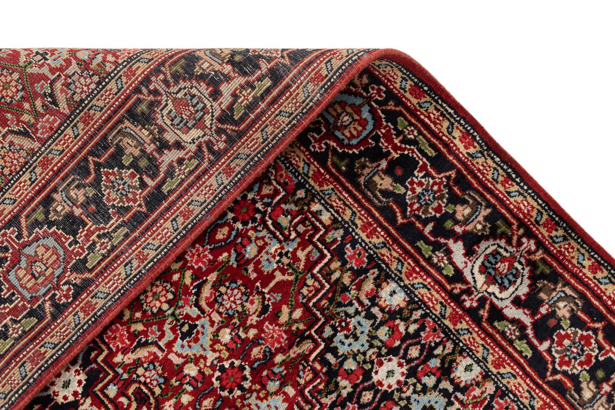 4' x 6' 1 Hand Knotted Hamedan Wool Rug