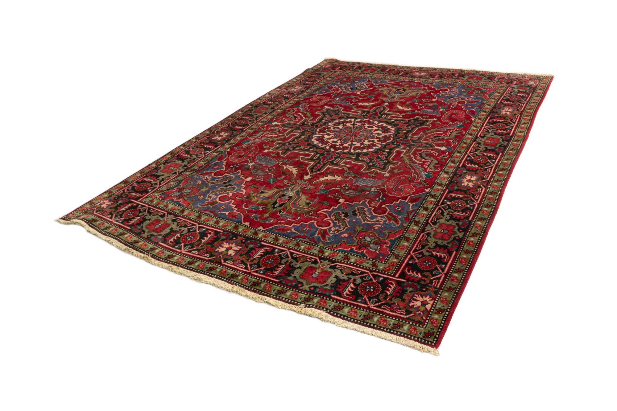 7' 9 x 10' 8 Heriz Wool Rug
