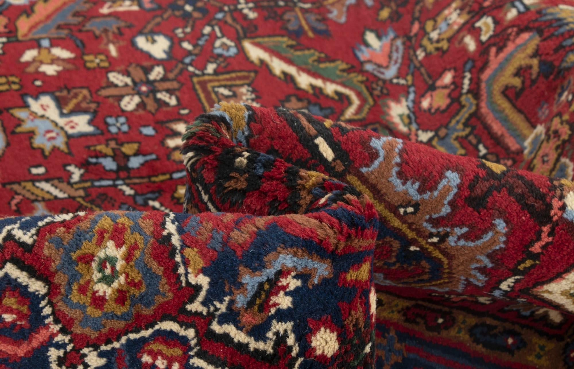 5' 6 x 7' 9 Hand Knotted Heriz Persian Wool Rug