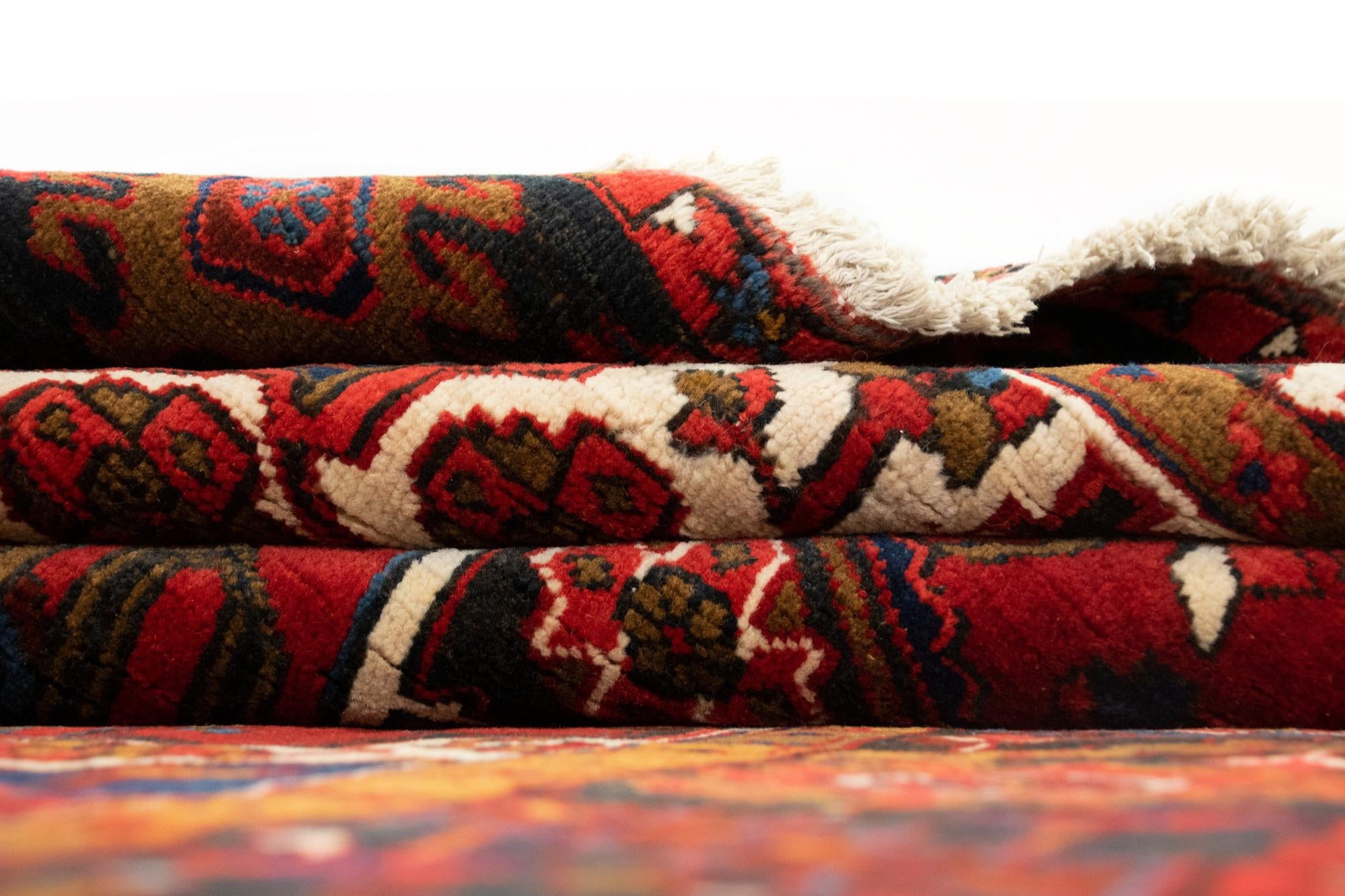 4' 11 x 6' 6 Hand Knotted Heriz Persian Wool Rug