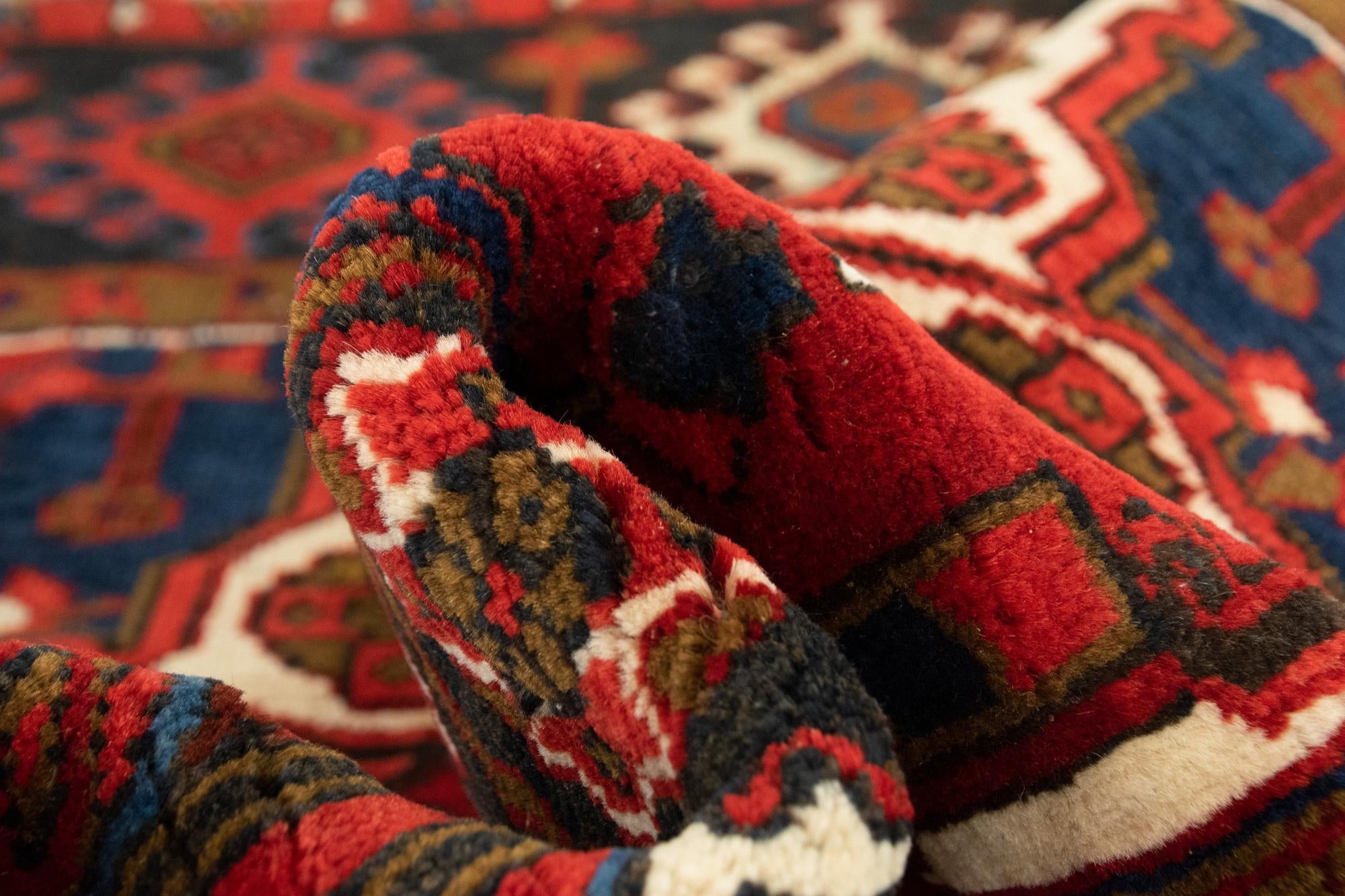 4' 11 x 6' 6 Hand Knotted Heriz Persian Wool Rug
