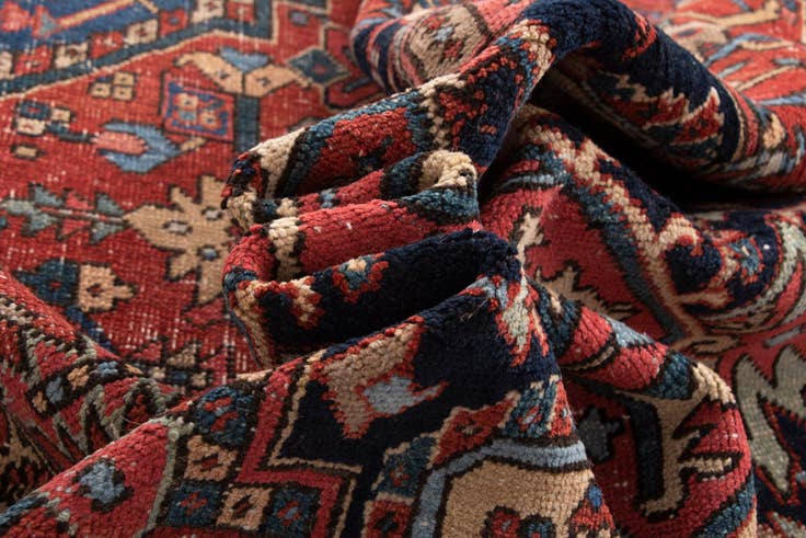 Detail image of 6' 9 x 10' Heriz Rug