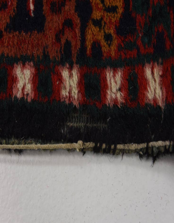 Detail image of 2' 5 x 4' 8  Hand Knotted Heriz Wool Rug