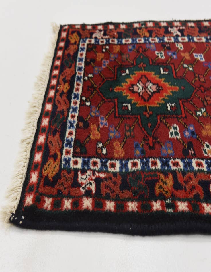 Detail image of 2' 5 x 4' 8  Hand Knotted Heriz Wool Rug