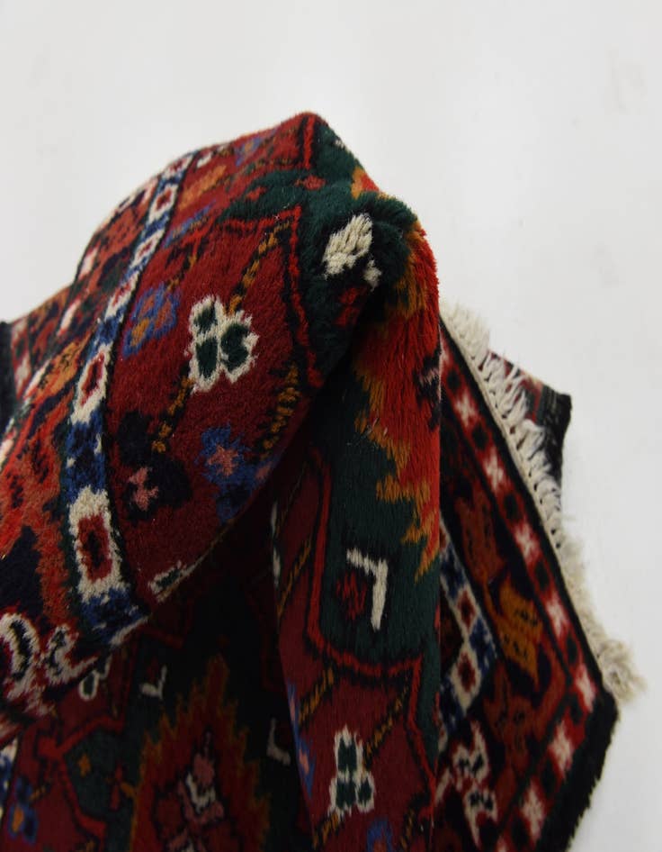 Detail image of 2' 5 x 4' 8  Hand Knotted Heriz Wool Rug