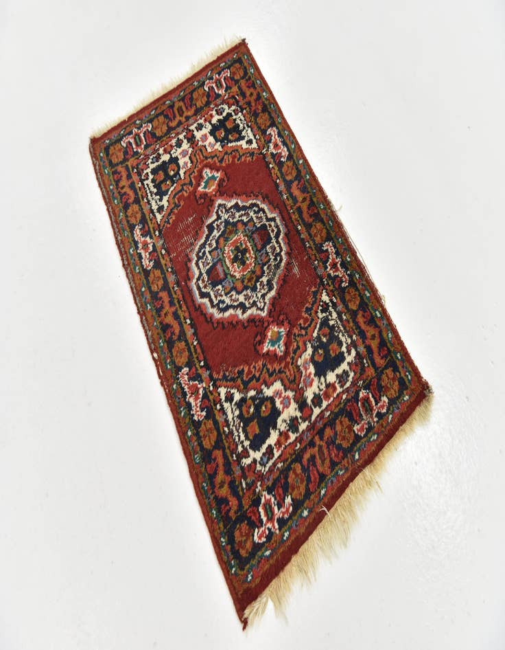 Detail image of 1' 10 x 2' 10 Hand Knotted Heriz Wool Rug