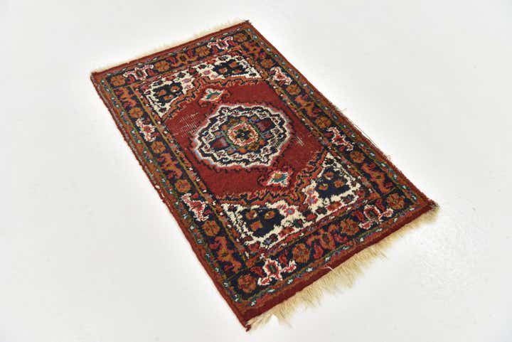 1' 10 x 2' 10 Hand Knotted Heriz Wool Rug