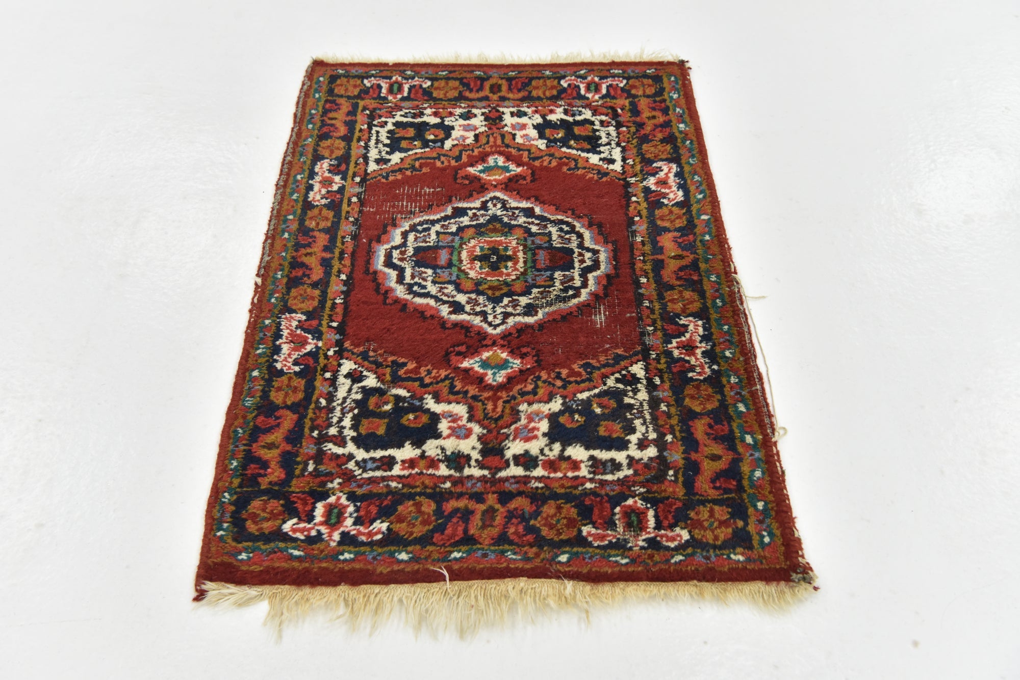 1' 10 x 2' 10 Hand Knotted Heriz Wool Rug