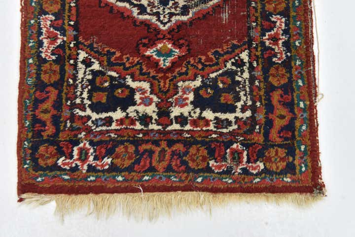 1' 10 x 2' 10 Hand Knotted Heriz Wool Rug