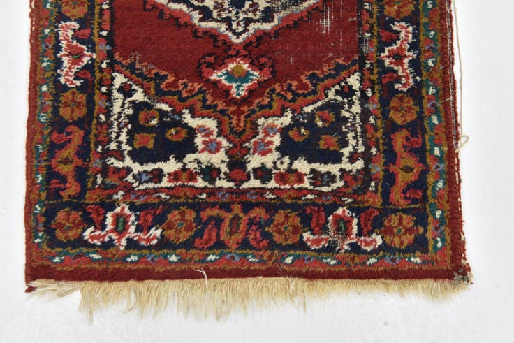 Detail image of 1' 10 x 2' 10 Hand Knotted Heriz Wool Rug