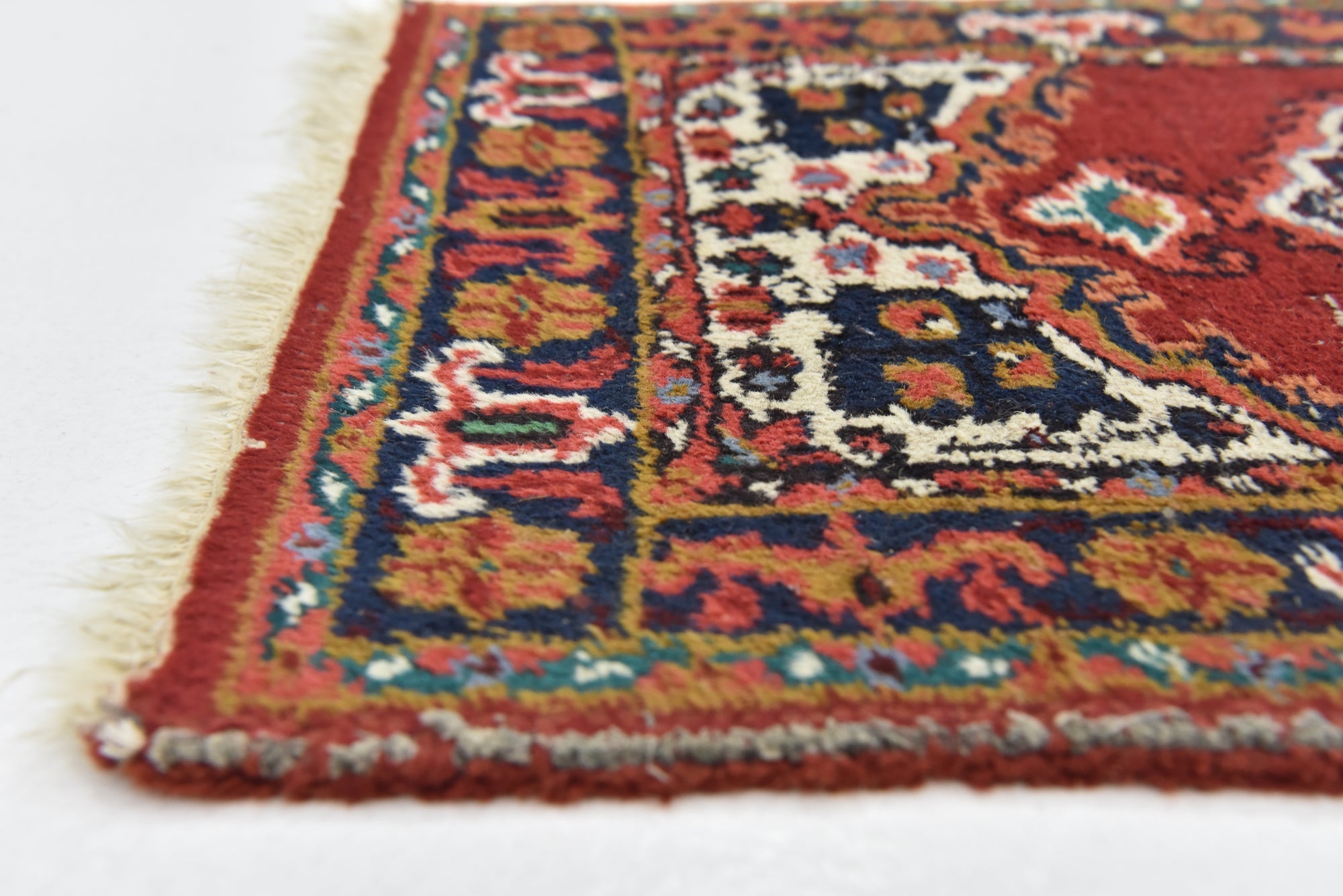 1' 10 x 2' 10 Hand Knotted Heriz Wool Rug