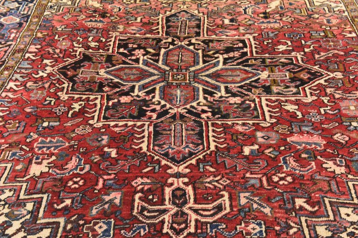 Detail image of 7' 7 x 10' 10 Hand Knotted Heriz Persian Wool Rug