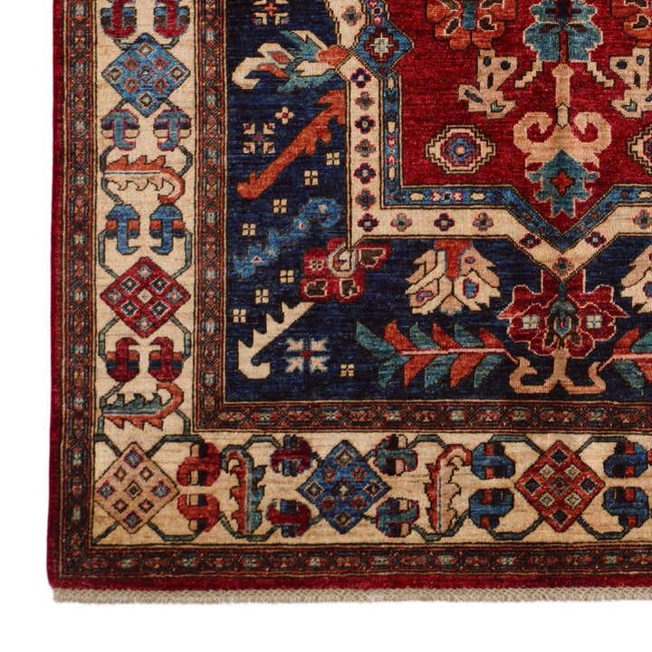 5' 9 x 8' 1 Hand Knotted Heriz Rug