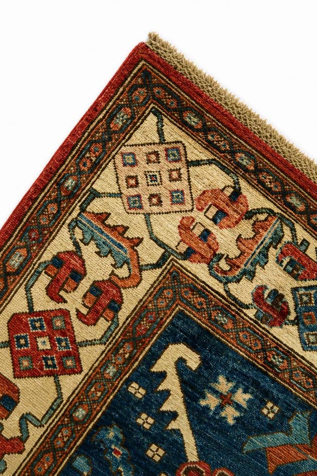 Detail image of 5' 9 x 8' 1 Hand Knotted Heriz Rug