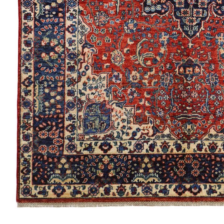 5' 7 x 7' 10 Hand Knotted Heriz Rug