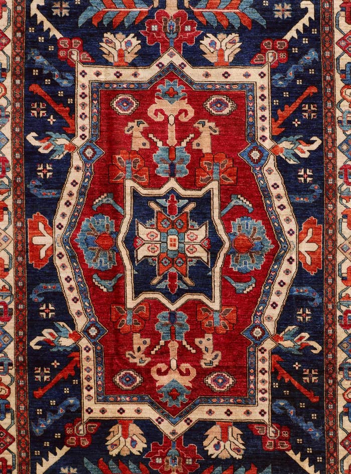 Detail image of 6' 9 x 10' 1 Hand Knotted Heriz Rug
