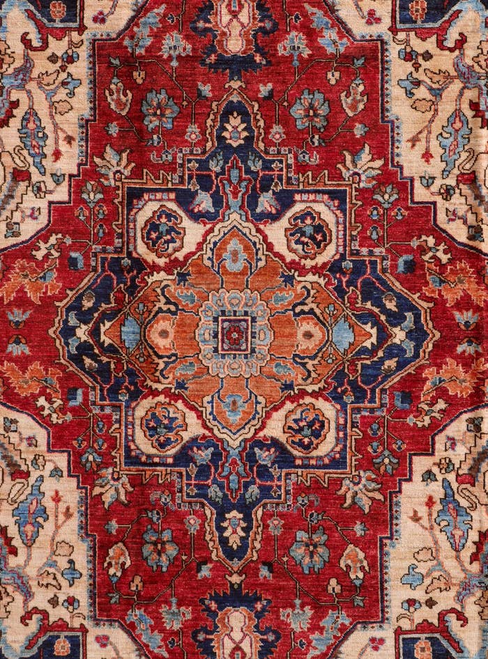 Detail image of 6' 9 x 9' 11 Hand Knotted Heriz Rug