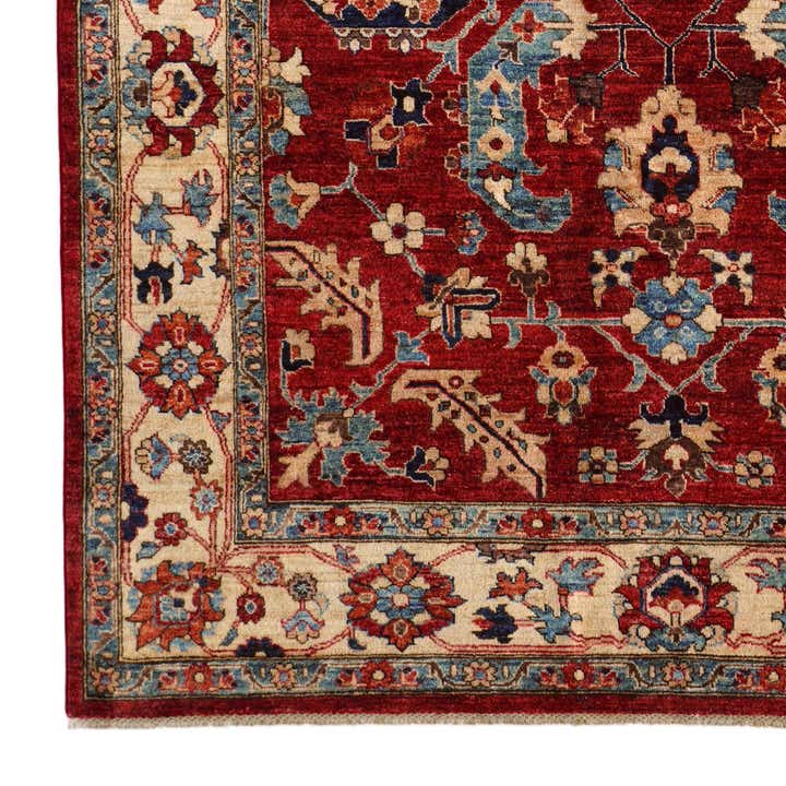 6' 9 x 9' 10 Hand Knotted Heriz Rug