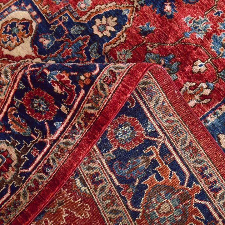 6' 10 x 9' 9 Hand Knotted Heriz Rug