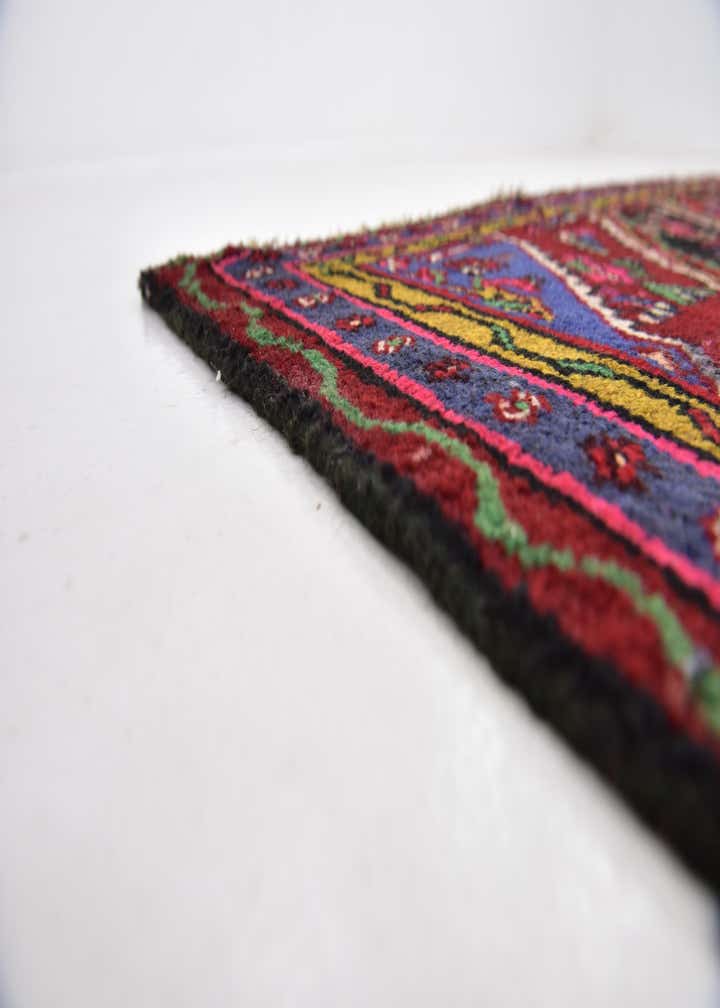 5' 4 x 8' 8 Hand Knotted Hossainabad Persian Wool Rug