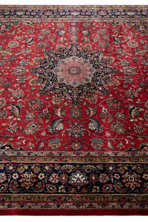 Detail image of 6' 7 x 9' 10 Isfahan Wool Rug