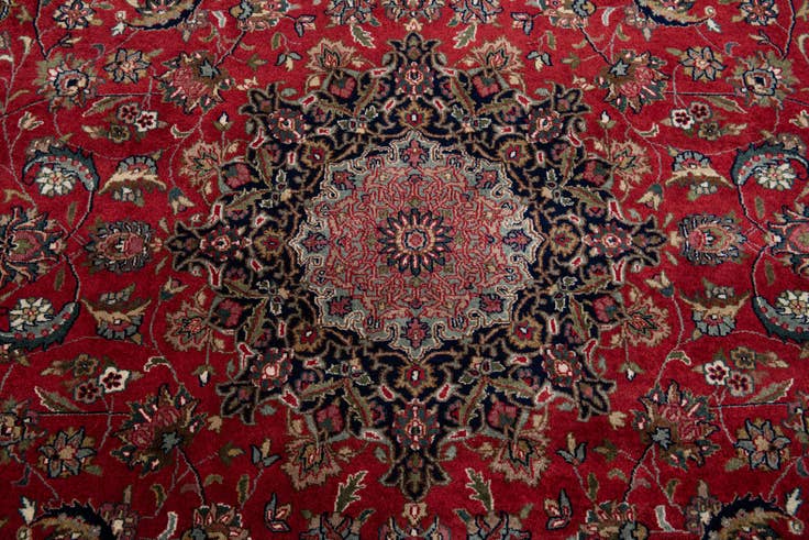 Detail image of 6' 7 x 9' 10 Isfahan Wool Rug