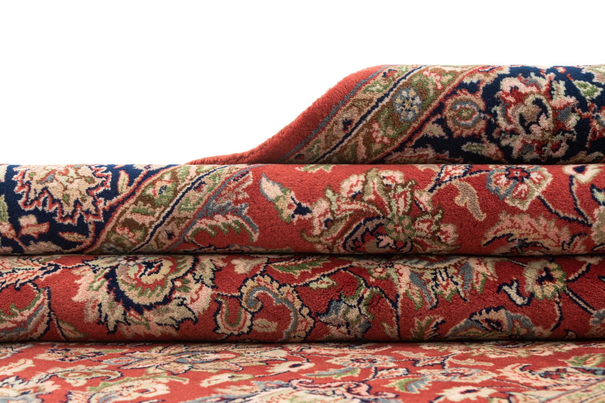 5' 6 x 7' 9 Isfahan Rug