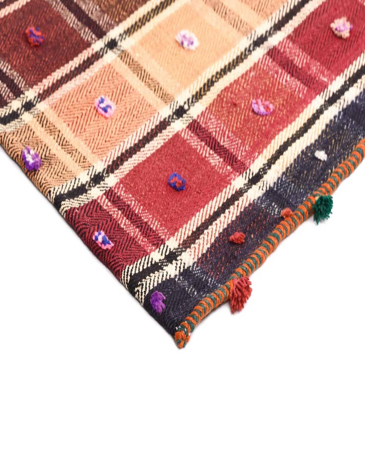 Detail image of 4' 8 x 7' 4 Jajim Rug