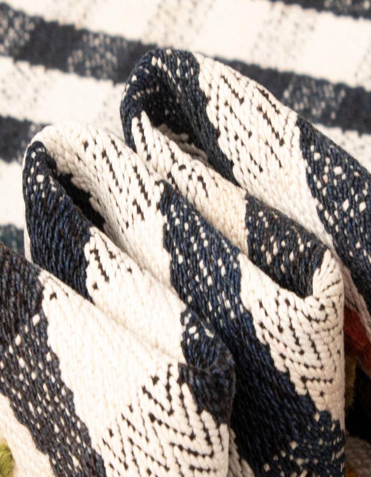 Detail image of 4' 9 x 7' 3 Jajim Wool Rug