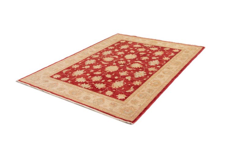 Detail image of 5' x 6' 6 Kaizar Wool Rug