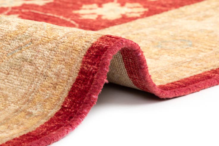 Detail image of 5' x 6' 6 Kaizar Wool Rug