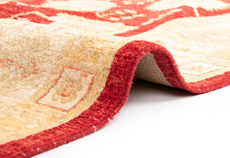 Detail image of 6' 11 x 10' 9 Kaizar Wool Rug