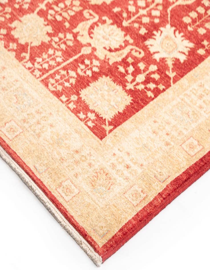 Detail image of 6' 11 x 10' 9 Kaizar Wool Rug