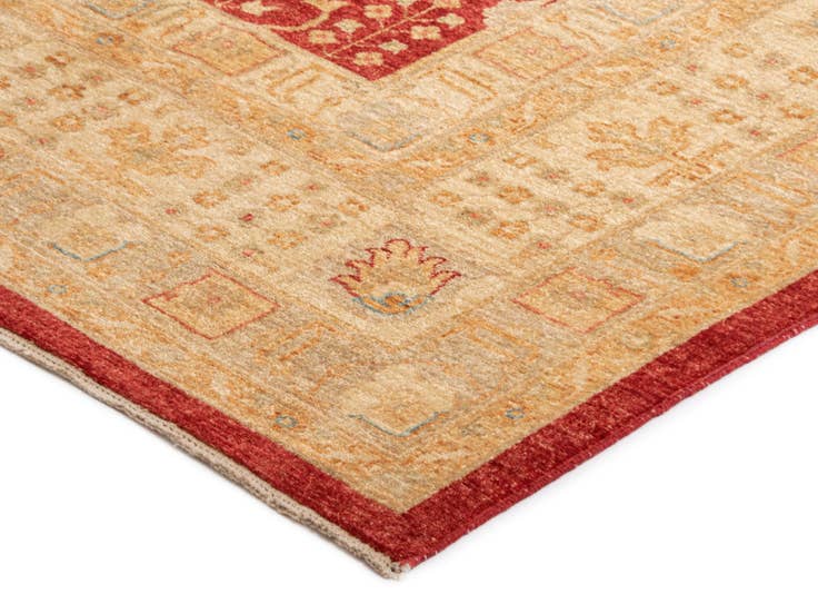 Detail image of 9' 10 x 12' 10 Kaizar Wool Rug