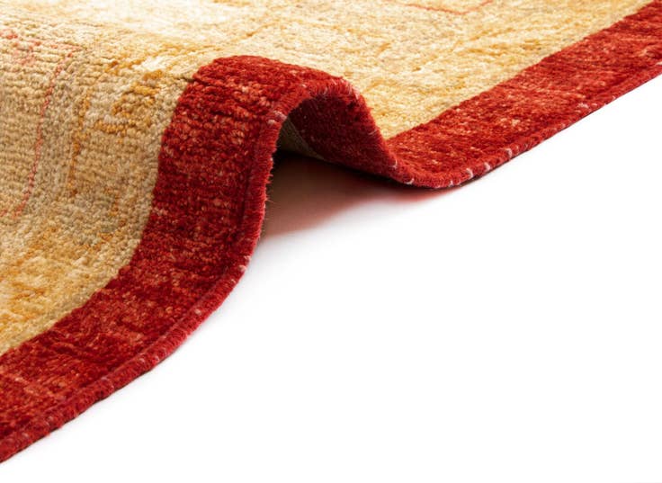 Detail image of 9' 10 x 12' 10 Kaizar Wool Rug