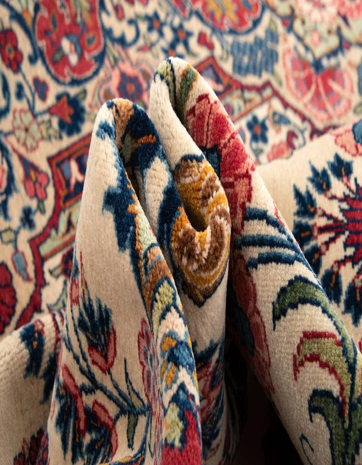 Detail image of 4' 5 x 6' 9 Kashan Rug