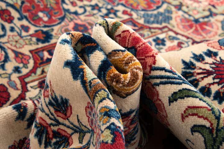 4' 5 x 6' 9 Kashan Rug
