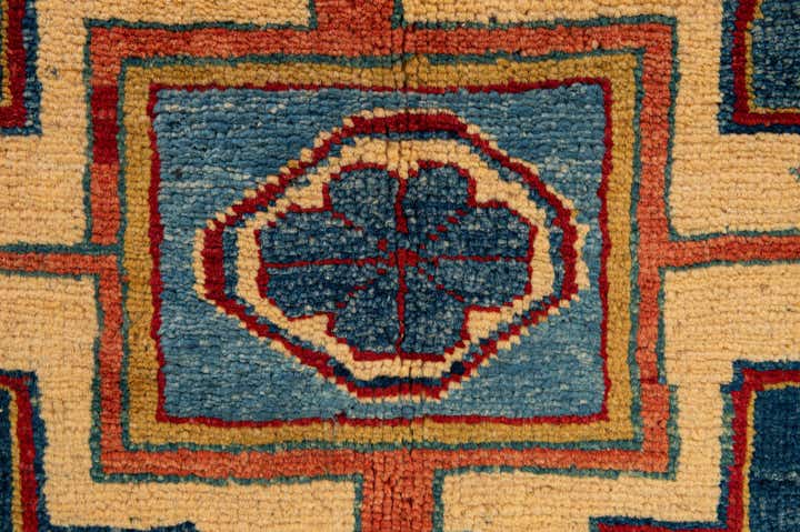 6' 1 x 8' 8 Hand Knotted Kazak Oriental Wool Rug